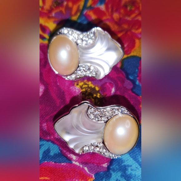 YSL 🇫🇷 Cabochon Pearl (faux) French Clip Silver Plated Earrings🇫🇷 - Picture 3 of 6